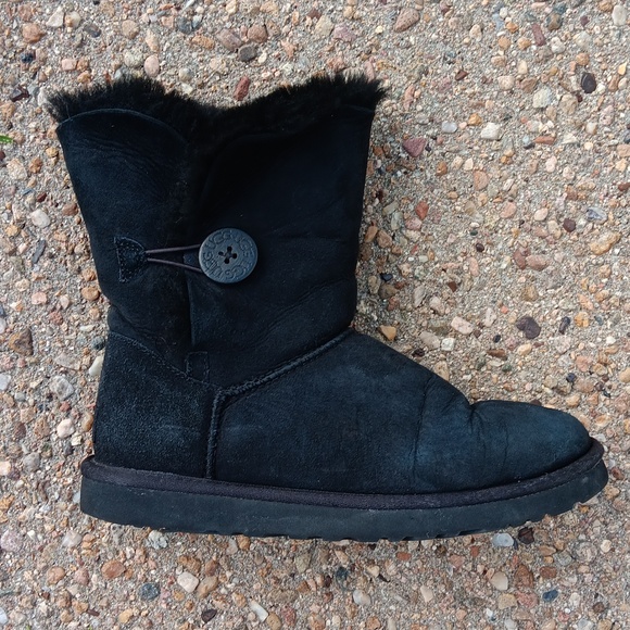 UGG Bailey button black leather shearling lined boots womens 7 - Picture 5 of 10